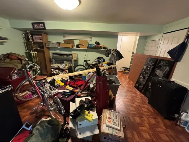 215 Parkwood Dr gallery image 17