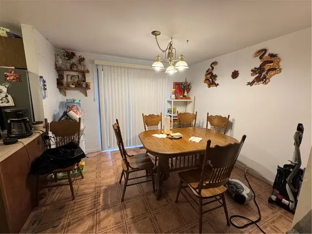 215 Parkwood Dr gallery image 19