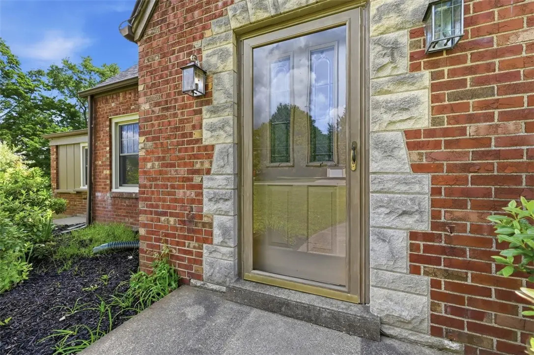 215 Twin Oaks