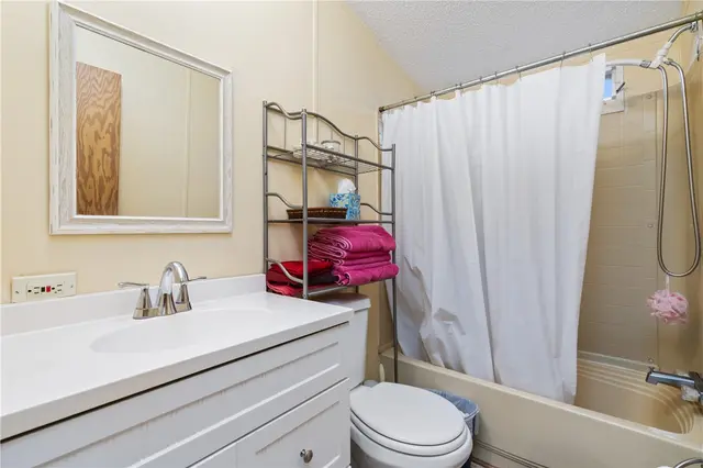 216 Blossom Ln gallery image 2