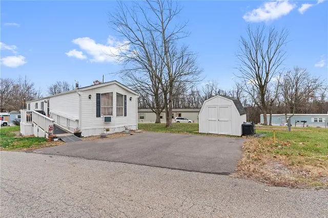 216 Blossom Ln gallery image 7
