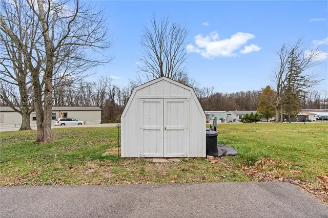 216 Blossom Ln gallery image 9