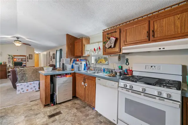 216 Blossom Ln gallery image 14