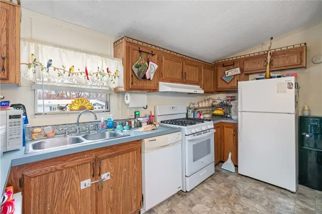 216 Blossom Ln gallery image 17