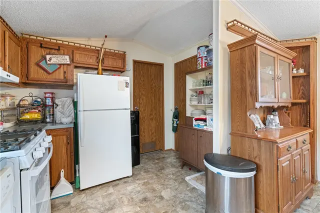 216 Blossom Ln gallery image 18