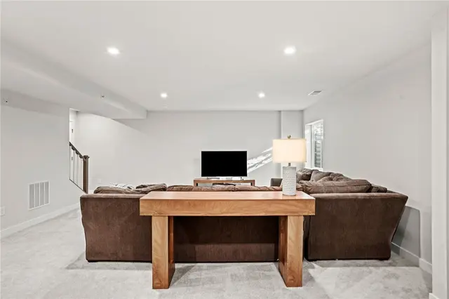 216 Dana Dr gallery image 33