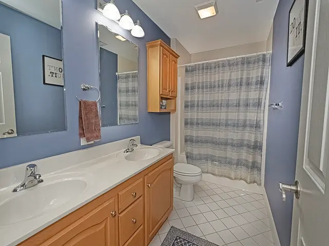 216 Dorsay Valley Drive gallery image 4