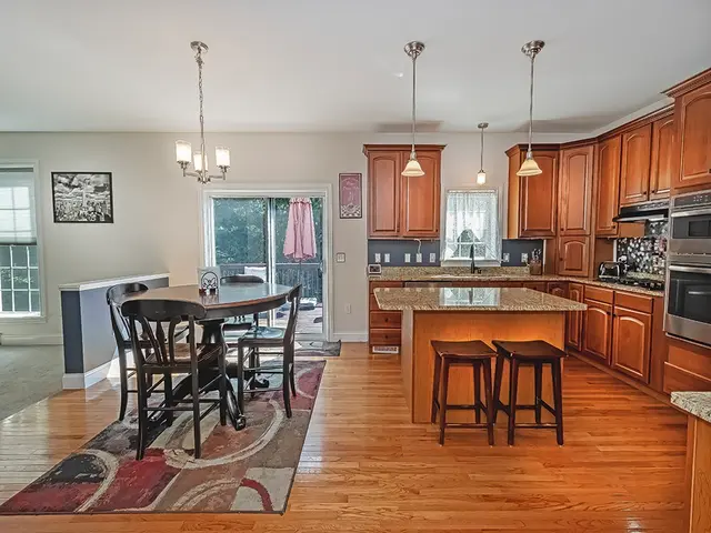 216 Dorsay Valley Drive gallery image 10