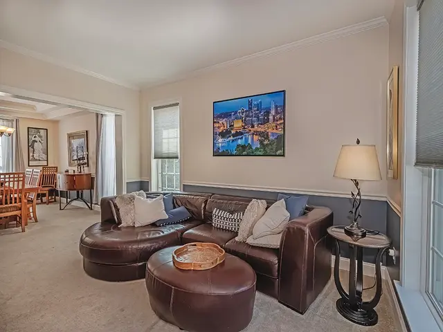 216 Dorsay Valley Drive gallery image 15
