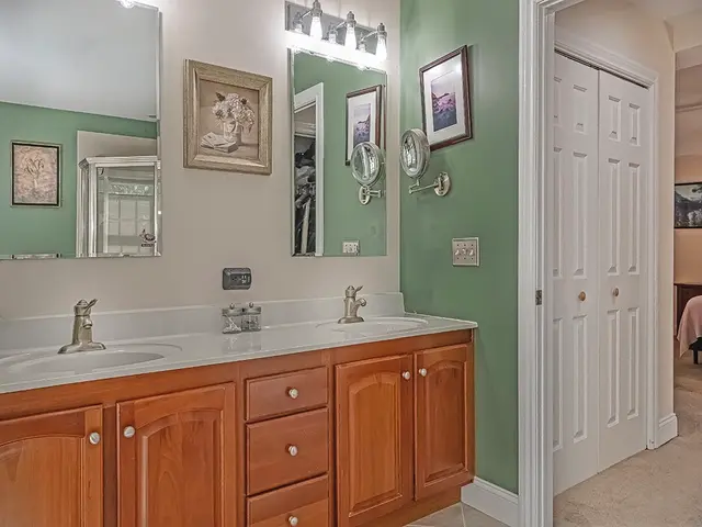 216 Dorsay Valley Drive gallery image 16