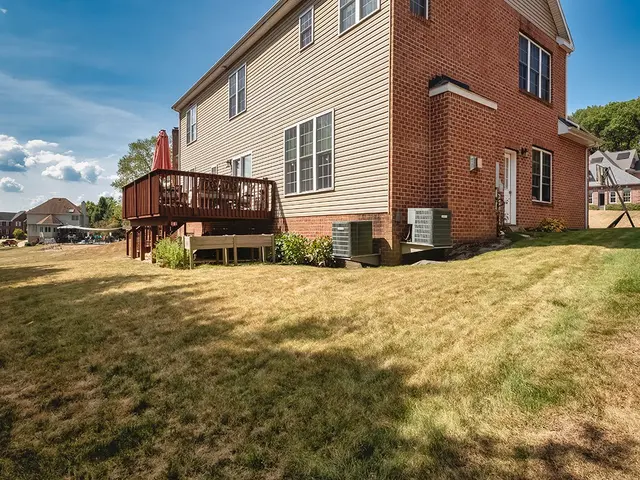 216 Dorsay Valley Drive gallery image 17