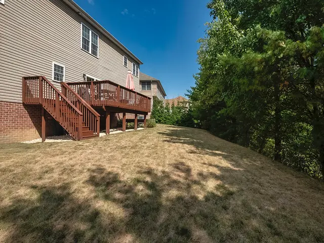 216 Dorsay Valley Drive gallery image 18