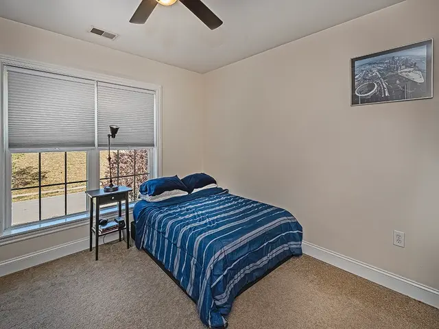 216 Dorsay Valley Drive gallery image 21