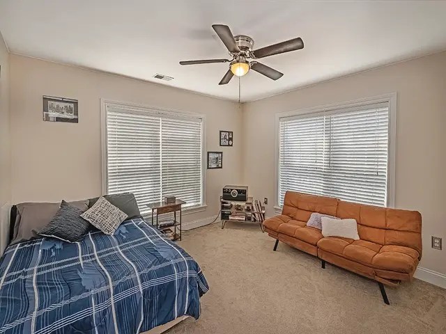 216 Dorsay Valley Drive gallery image 24