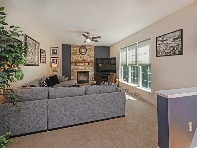 216 Dorsay Valley Drive gallery image 26