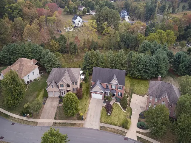 216 Dorsay Valley Drive gallery image 27