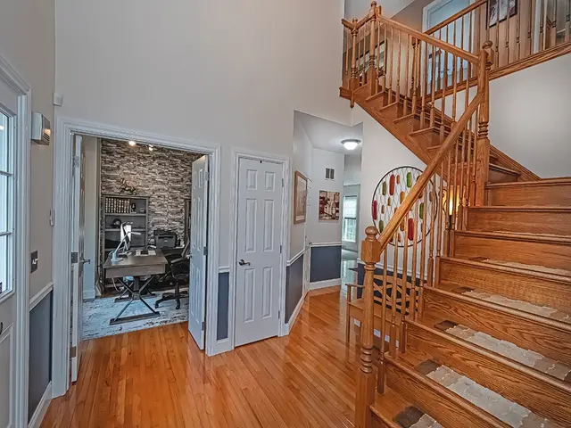216 Dorsay Valley Drive gallery image 31