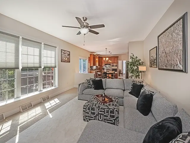 216 Dorsay Valley Drive gallery image 32