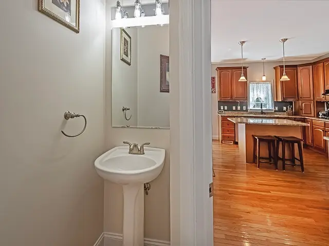 216 Dorsay Valley Drive gallery image 33