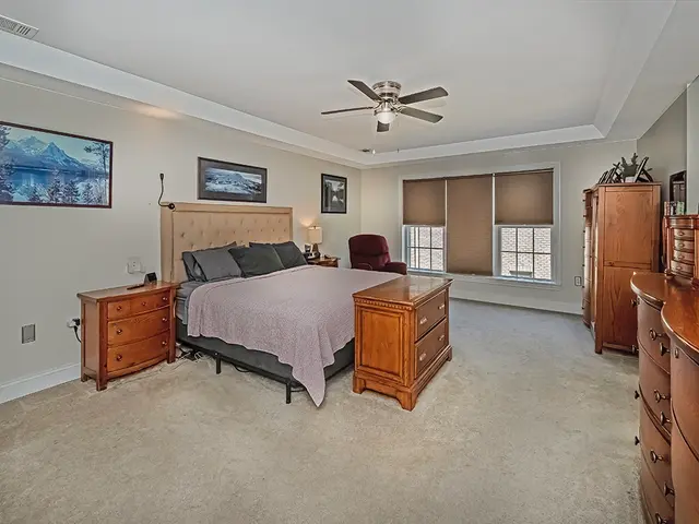216 Dorsay Valley Drive gallery image 34