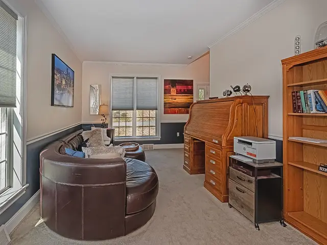 216 Dorsay Valley Drive gallery image 37
