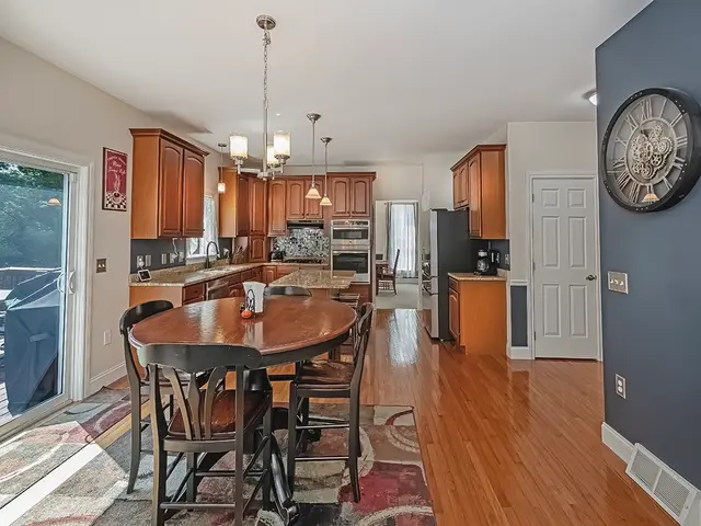 216 Dorsay Valley Drive gallery image 38