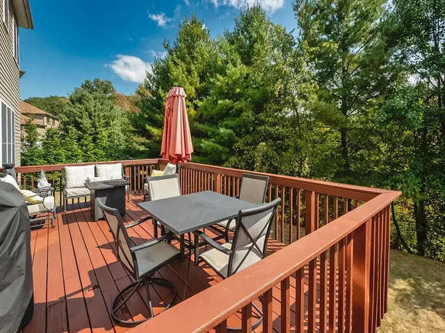 216 Dorsay Valley Drive gallery image 39