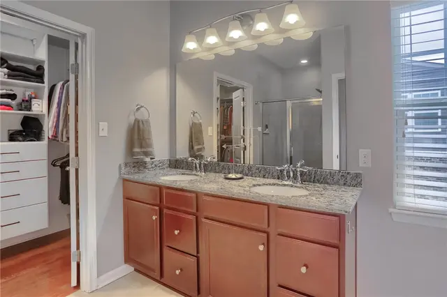 216 Overlook Dr gallery image 4