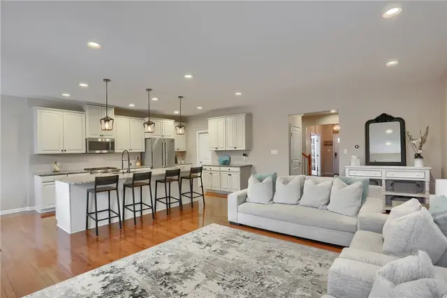 216 Overlook Dr gallery image 6