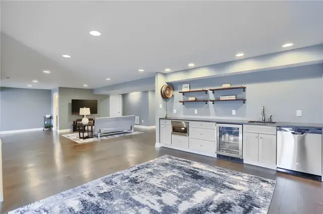 216 Overlook Dr gallery image 7