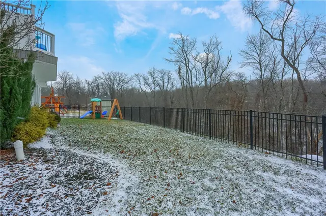 216 Overlook Dr gallery image 16
