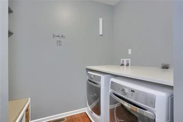 216 Overlook Dr gallery image 17