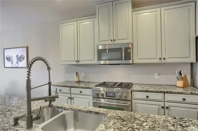 216 Overlook Dr gallery image 24