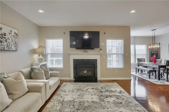 216 Overlook Dr gallery image 28