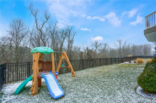 216 Overlook Dr gallery image 29