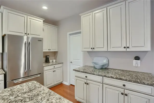 216 Overlook Dr gallery image 32