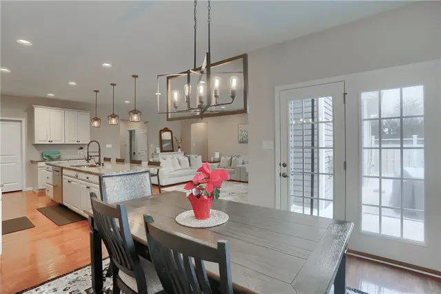 216 Overlook Dr gallery image 33