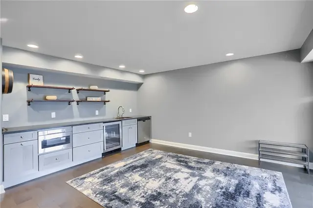 216 Overlook Dr gallery image 34