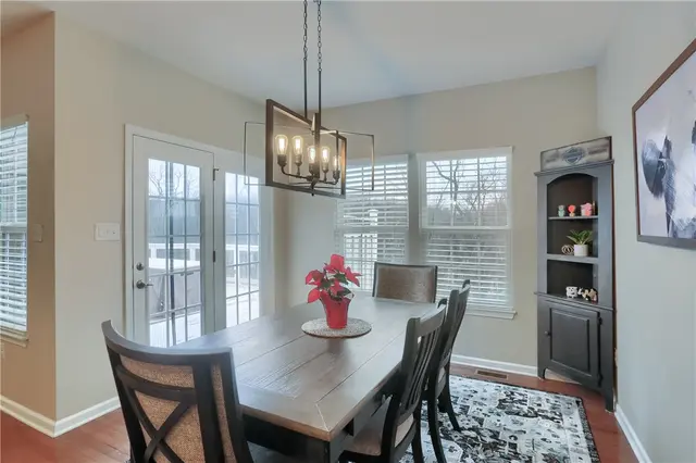 216 Overlook Dr gallery image 37