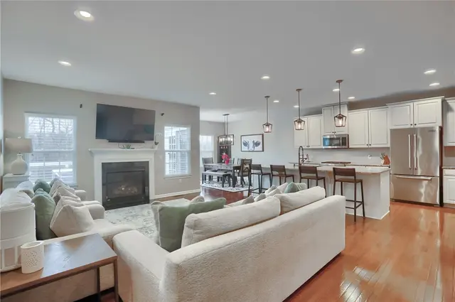 216 Overlook Dr gallery image 38