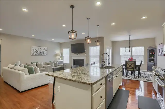 216 Overlook Dr gallery image 39