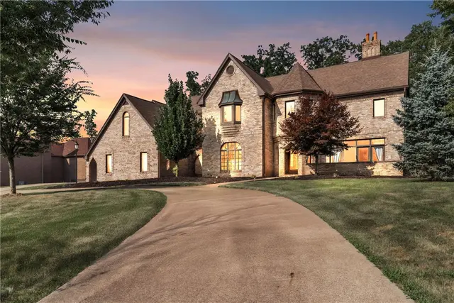 2167 S Villa Dr gallery image 16