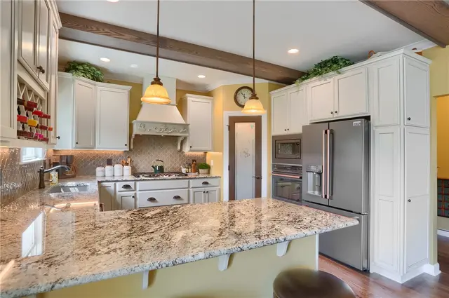 217 Hickory Ln gallery image 7