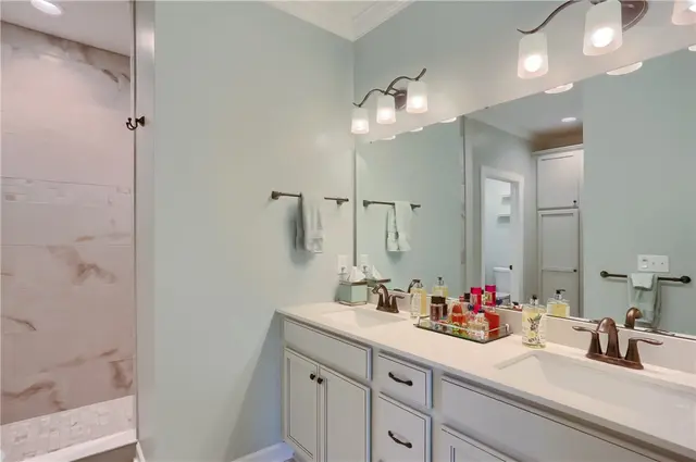 217 Hickory Ln gallery image 8