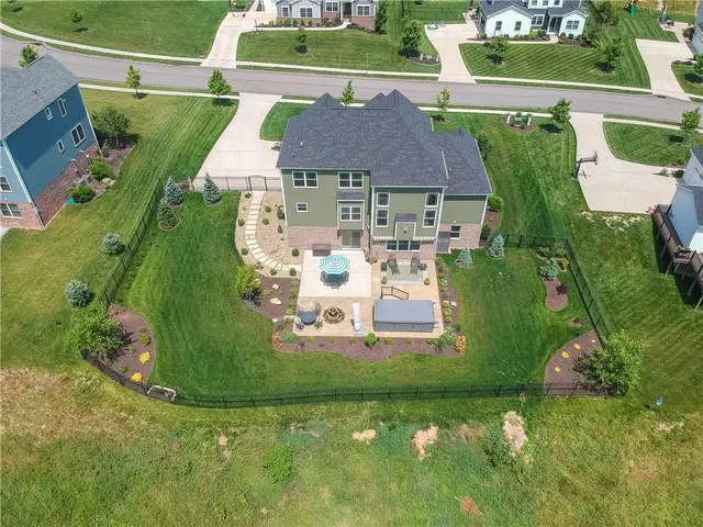 217 Hickory Ln gallery image 10