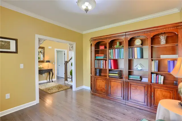 217 Hickory Ln gallery image 11