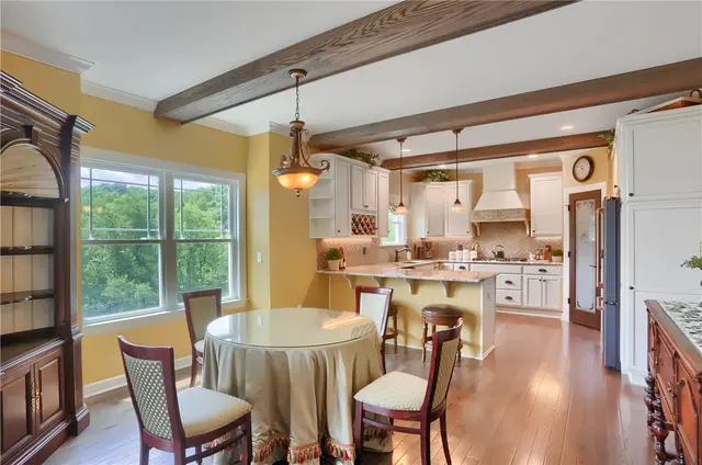 217 Hickory Ln gallery image 12