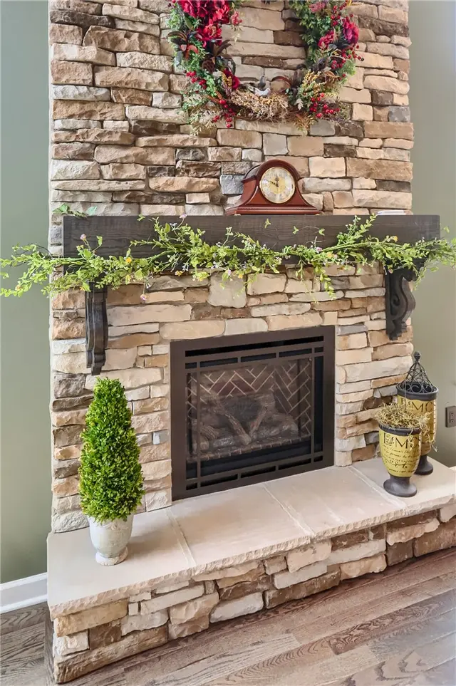 217 Hickory Ln gallery image 17