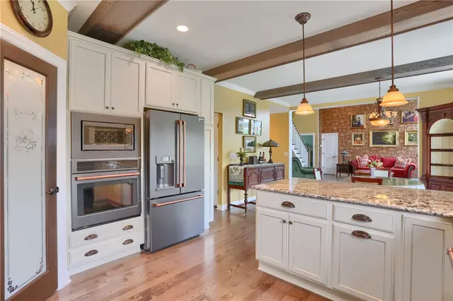 217 Hickory Ln gallery image 19