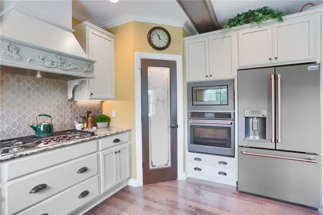 217 Hickory Ln gallery image 22